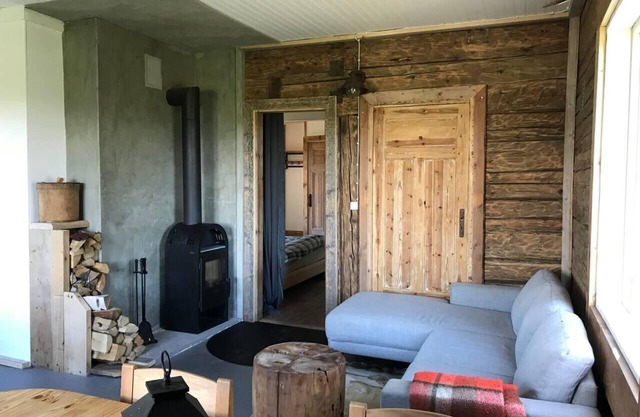 Cozy stuga with mountain & northern lights view