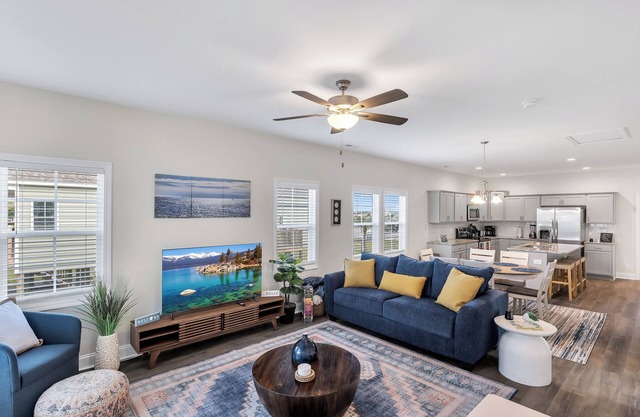 Cozy Summer house on the water - 10 minutes to the beach. Waiting for you!