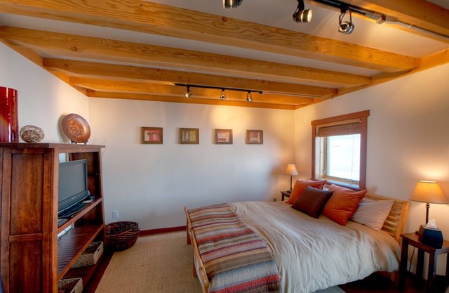 Cozy Timber Frame Cabin with Private Hot Tub and Amazing Views!