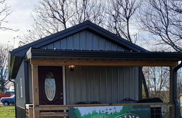 Cozy tiny cabin, close to local activities. Pet friendly. Suited 2 adults.