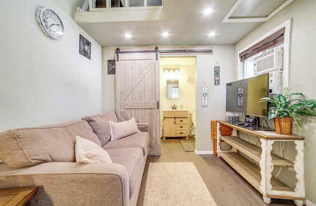 Cozy Tiny Home: 1 Mi to The Village at Meridian