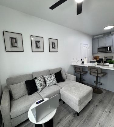 Cozy Tiny House Near The Beach