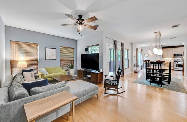 Cozy Townhome in Central East Austin
