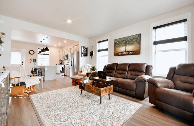 Cozy townhouse near Yellowstone River. Pet friendly.