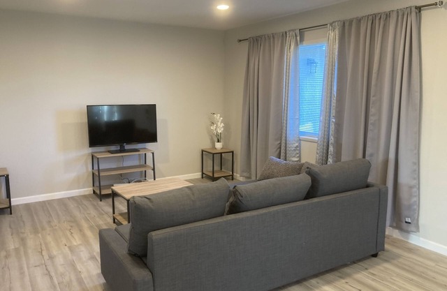 Cozy Two-Bedroom Apt in the Heart of Silicon Valley, near top dining & shops!