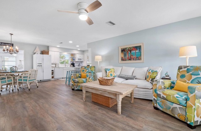 Cozy two-bedroom cottage by Nokomis Beach. Sleep 8.