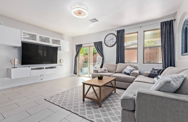 ⭐️ Cozy Vegas Home - Close to Strip - 5 ⭐️