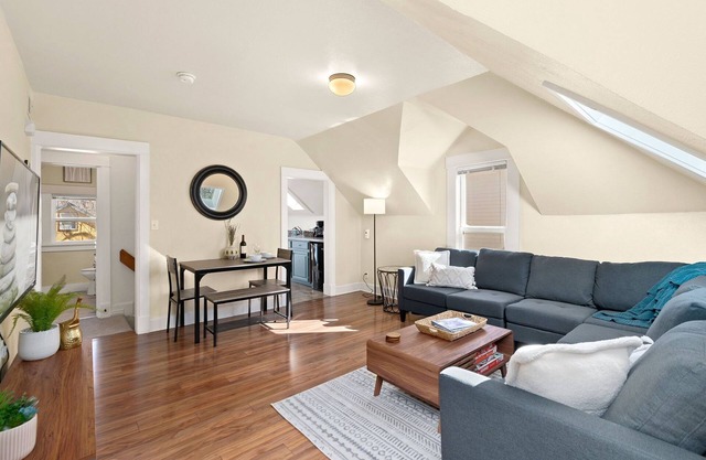 Cozy Victorian Cottage in the Heart of Old Town!