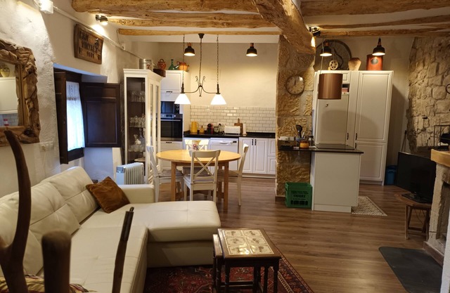 Cozy village house, ideal to disconnect.