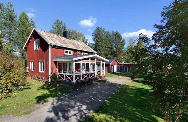 Cozy w lake view near windpark