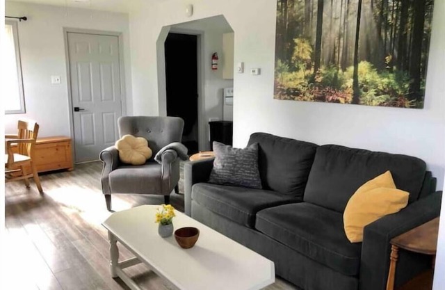 Cozy walk in ready tiny home in the heart of town, walking distance to hospital
