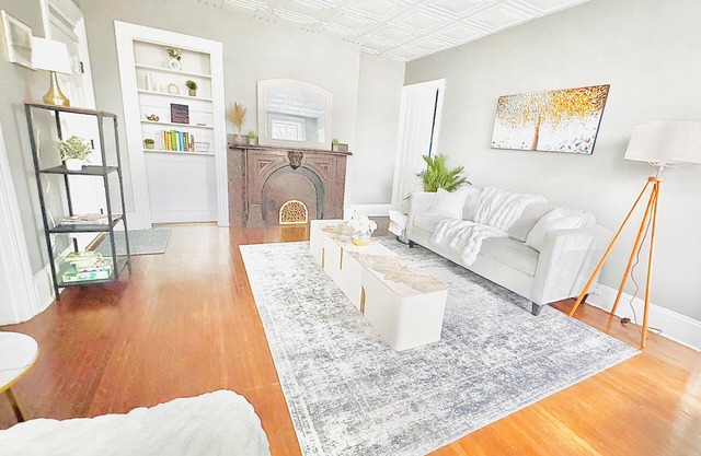 Cozy waterfront 2BR/3 Beds w./Modern meets Historical Charm/Chic