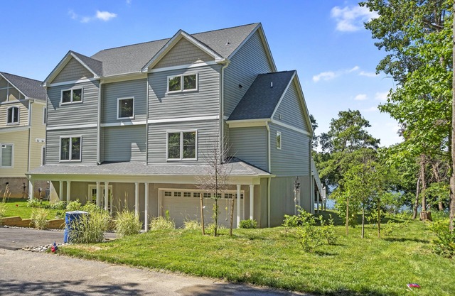 Cozy, waterfront, 5BR 4BA house w 2 decks near USNA & downtown