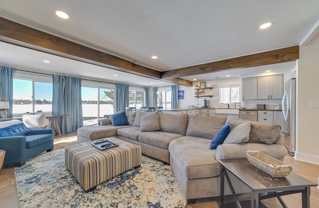 Cozy Waterfront Hale Cottage on Long Lake!
