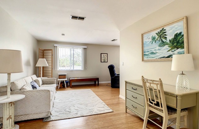 Cozy Whole Home Half Mile From Venice Island