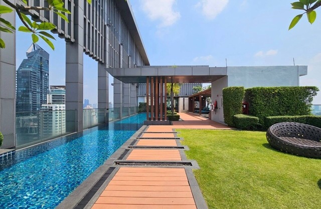 Cozy1-BR condo located in the heart of Bangkok, just 5 mins walk to BTS station
