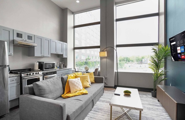 CozySuites Modern 1BR in Downtown Pitts #4