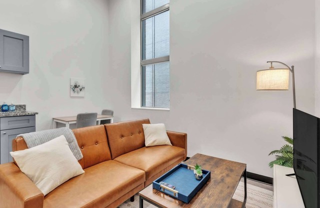 CozySuites Modern 1BR in Downtown Pitts #15