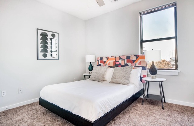 CozySuites Music Row Bold 1BR w/free parking!