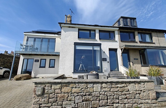 Craster Rocks - Three Bedroom House, Sleeps 6