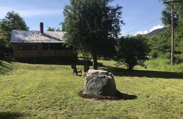 Crazy Daisy - Fireplace, Near Blue Ridge Parkway, Free Wi-Fi