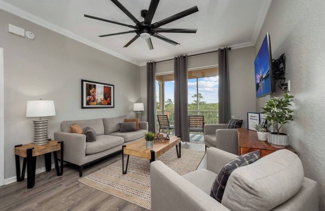 Create Magic, steps away from Pool & Waterpark. 2 miles to Disney
