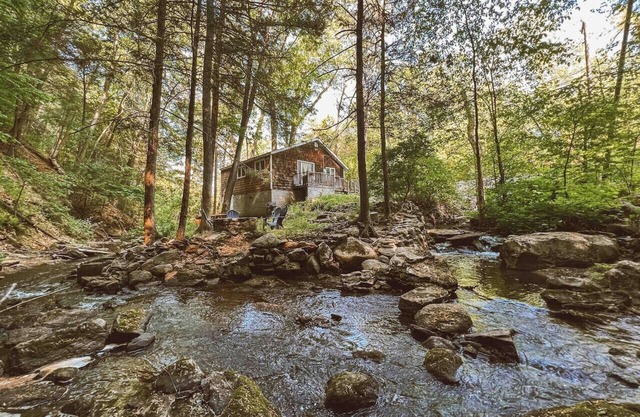 Creek Side Cabin with Wood Fired Hot Tub and Fire Pit