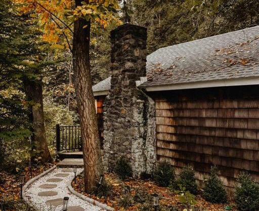 Creek Side Cabin with Wood Fired Hot Tub and Fire Pit