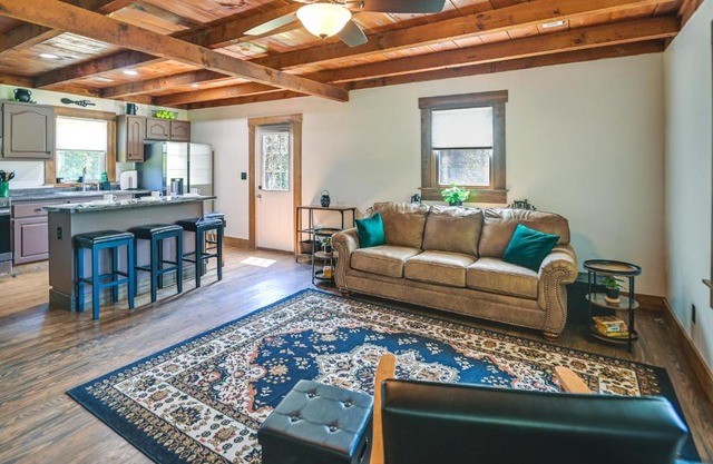 Creek, Trails and Falls! Rural Red River Gorge Cabin