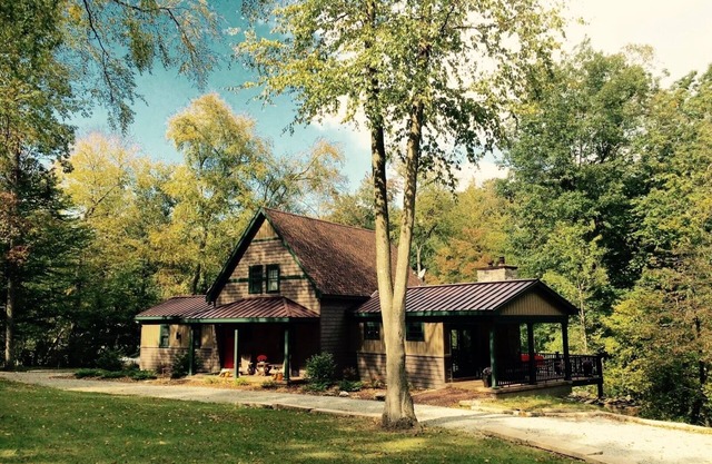 Creekside Cottage is your spacious retreat to enjoy a relaxing getaway!