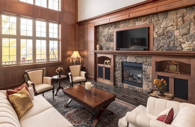 "Crestridge Mansion" 5BR Home w/Pool Table!