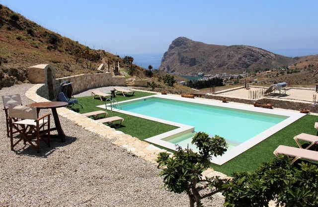 Cretan idyll by the sea 4 people