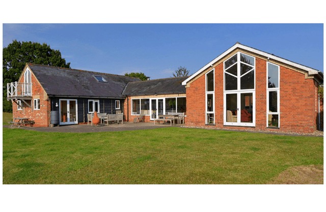 Crossing Cottage - sleeps 9 guests in 4 bedrooms
