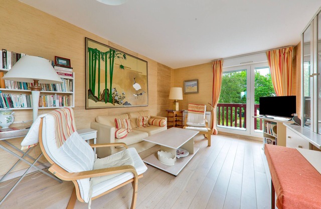 Crouesty Harbor, flat with a pool for 4