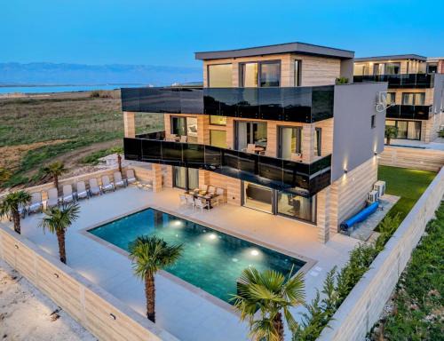 CROWONDER Villa Travera 2 with Heated Swimming Pool - CROWONDER LUXURY RENT