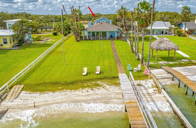Crows Nest Apartment - Access to Pier & Beach Area