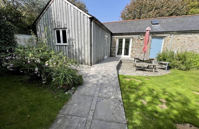 Crugsillick Studio - a barn conversion that sleeps 4 guests in 2 bedrooms