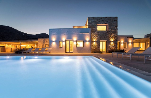 Crystal Blue 4BR villa with pool by JJ Hospitality