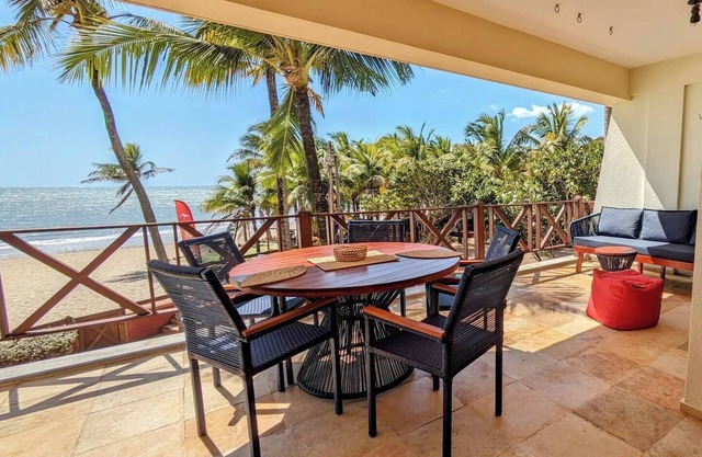 Cumbuco Penthouse Oceanview Beachfront 2-bedroom apartment with AC, WiFi