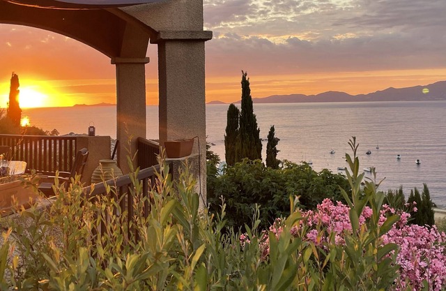 Custom-built, Large Villa 150m from the sea with private pool and majestic views