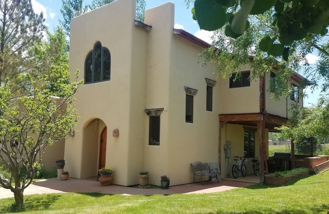 Custom Mountain Home -Skiing in Telluride, Hotsprings, Reservoir, Mtn biking.
