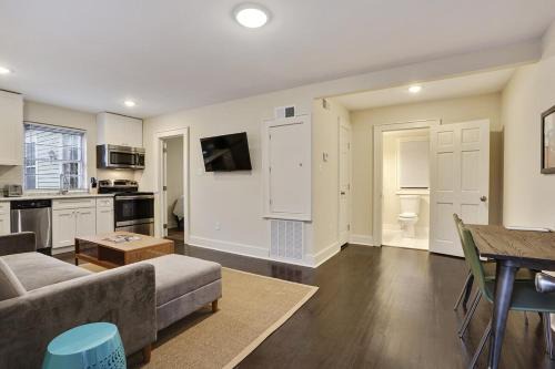 Cute 1bed steps from French Q and Jazz venues