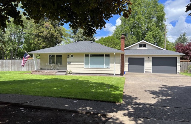 Cute 2 bedroom home walkable to Oakway & Autzen Stadium