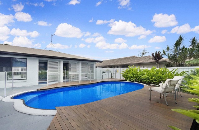 Cute beach house - with pool, close to the beach