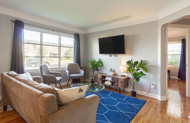 Cute, Cozy and Spacious Berkley Bungalow!