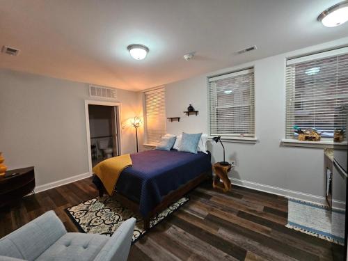 Cute + Cozy Studio at The Inman - 207