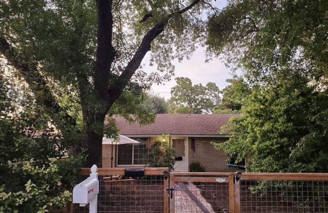 Cute Historic home in Austin