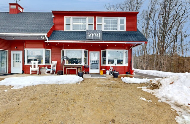 Cute studio convenient to town, lakes and mountains with partial AC