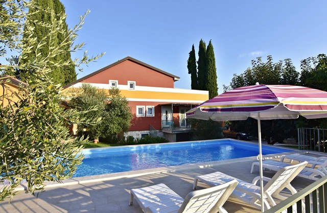 Cute studio in the villa for couples, with swimming pool, garden grill