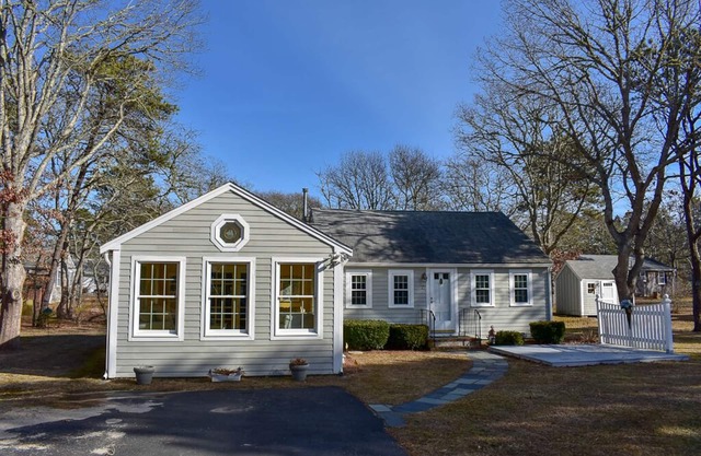 Cute two bedroom home, less than a mile to the beach
